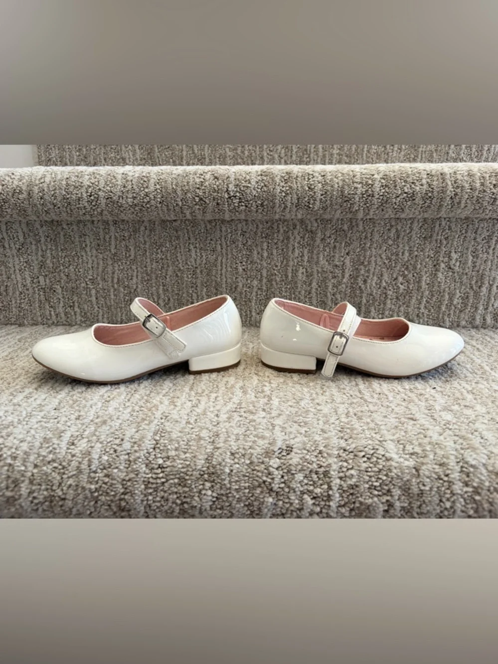 Jumping Beans white Sydni Toddler Girls' Dress Shoes. Size 11 toddler.